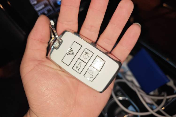 Used Jaguar XJ 2014 XJL 3.0 SC Two-Wheel-Drive Panoramic Business Edition Vehicle Key