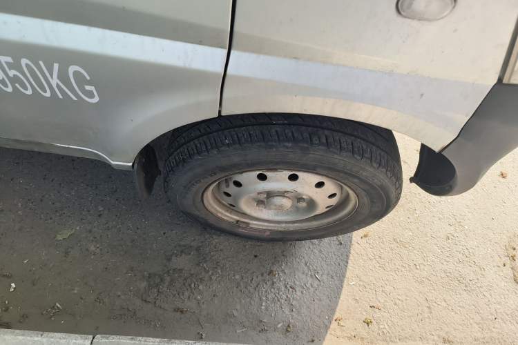 Used Wuling Rongguang Small Truck 2012 1.2L Double-Cab Basic Version LAQ Right Front Wheel Hub