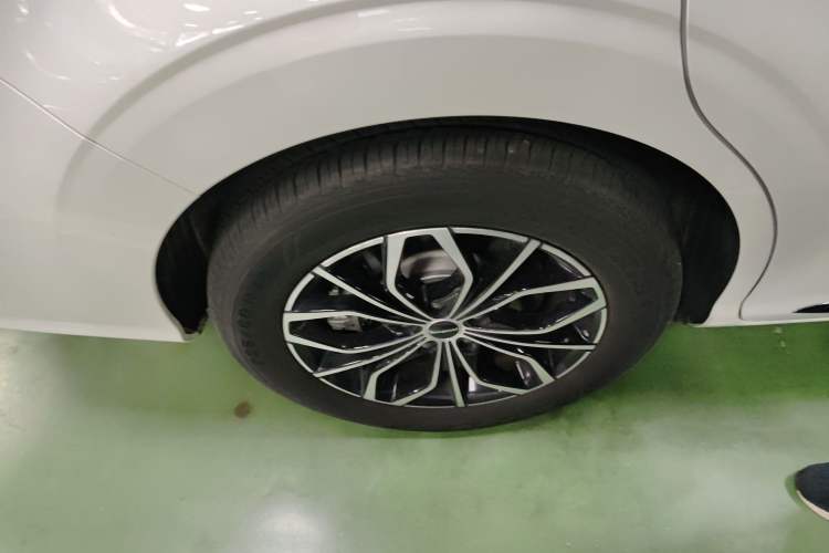 Used Roewe iMAX8 New Energy 2025 1.5T DMH Lu Zun Deluxe Edition Right Rear Wheel Hub