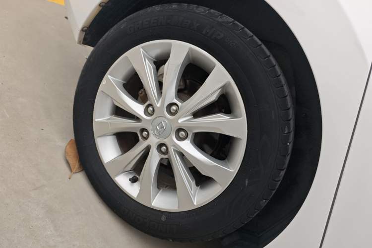 Used Hyundai Elantra (5th Generation / Langdong) 2016 1.6L Manual Luxury Model Right Rear Wheel Hub