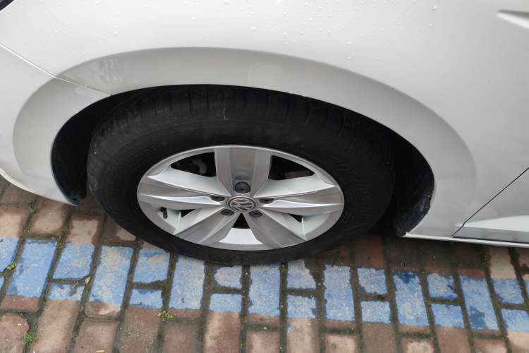 Used Volkswagen Touran 2018 Volkswagen Touran L 280TSI DSG Style Edition 7 Seats China V Emission Standard Left Front Wheel Hub