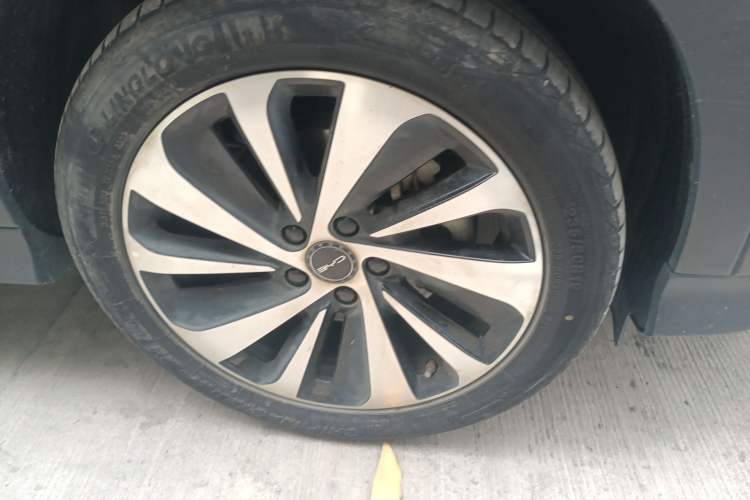 Used BYD Song PLUS New Energy 2023 Champion Edition DM-i 110KM Flagship PLUS Right Front Wheel Hub