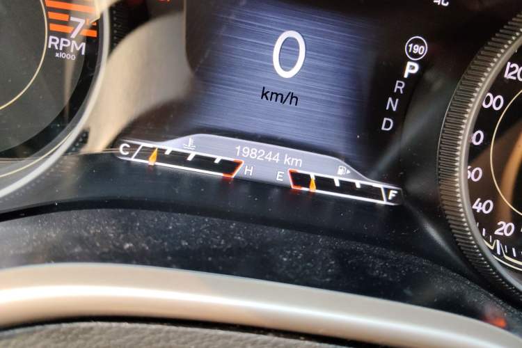 Used Jeep Cherokee 2016 2.0L Superior Edition Odometer Close Up