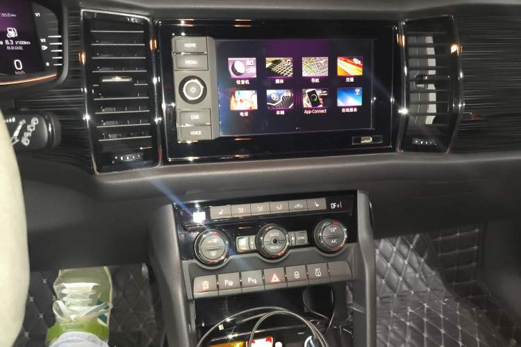 Used Skoda Kodiaq 2019 Facelifted TSI380 7-Seater All-Wheel-Drive Flagship Version China VI Standard Audio And AC Panel