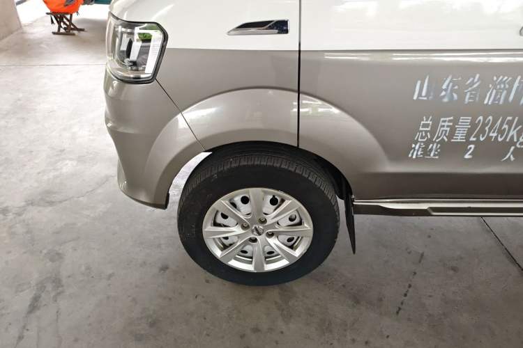 Used Jinbei New Hiace S 2023 1.5L Wealth Edition Van 2/5-Seater Non-Air-Conditioned Version SWC15M