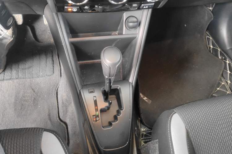 Used Toyota YARiS L Zhi Xuan 2020 1.5L CVT Leading Edition Gear Lever