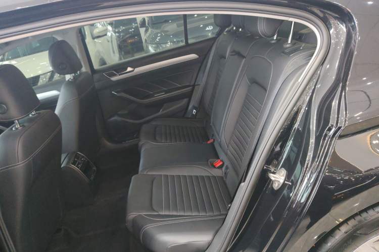 Used Volkswagen Magotan 2023 2 Million Units Limited-Edition 280TSI DSG Comfort Version Left Rear Seat
