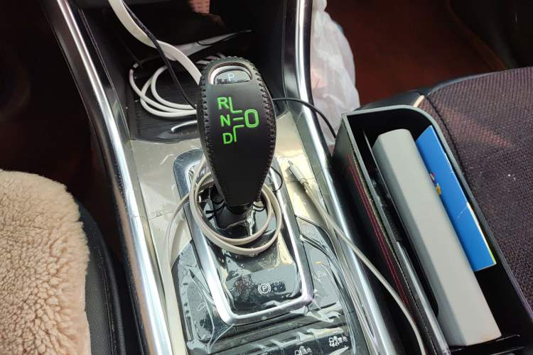 Used BYD Song New Energy 2017 Song DM 1.5TID All-Wheel Drive Luxury Model Gear Lever