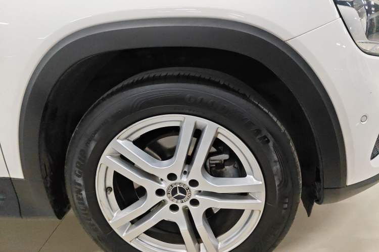 Used Mercedes-Benz GLB 2021 GLB 180 Dynamic Edition Right Front Wheel Hub