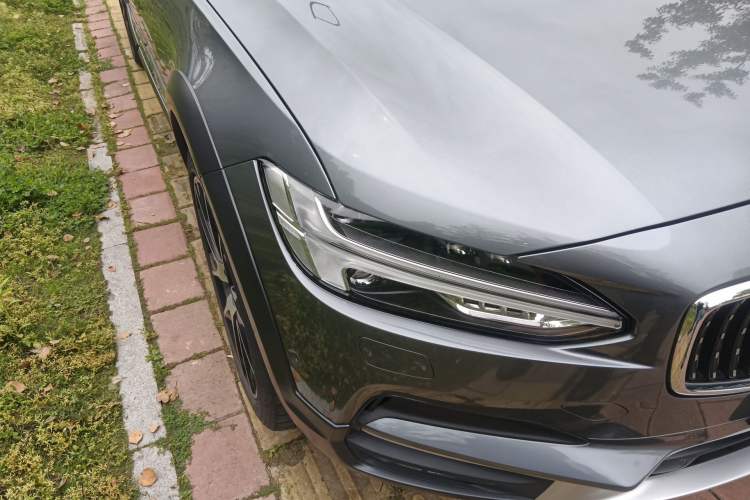 Used Volvo V90 2020 Cross Country T5 AWD Prestige Edition Right Front Headlight