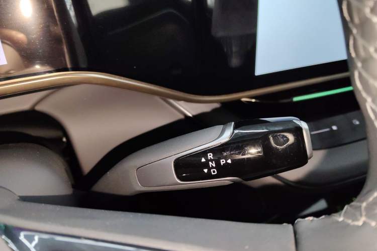Used Hongqi EH7 2024 640 Pro+ All-Wheel Drive Gear Lever