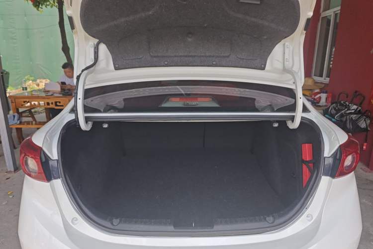 Used Mazda 3 Axela 2017 Sedan 1.5L Automatic Luxury Model Emission Standard China V Trunk