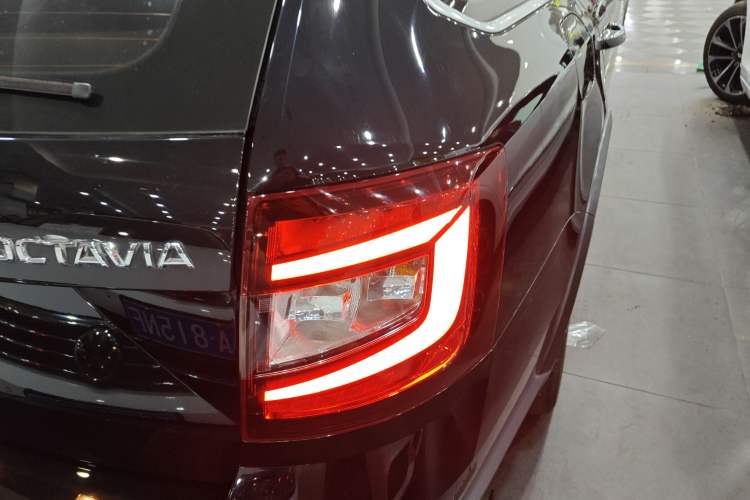 Used Skoda Octavia 2018 Station Wagon TSI280 DSG Flagship Edition
