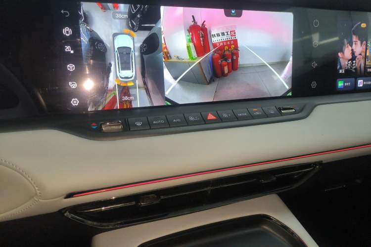 Used VOYAH FREE 2025 318 318 km Rear-Drive Touring Edition Audio And AC Panel