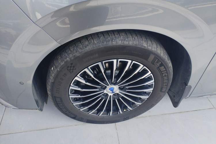 Used Denza D9 2022 DM-i 970 Four-Wheel Drive Flagship Model