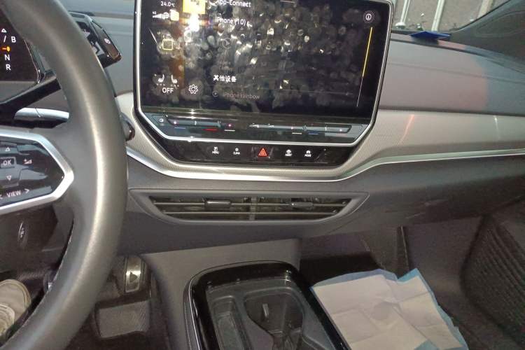 Used Volkswagen ID.4 CROZZ 2022 Long-Range PURE+ Edition Audio And AC Panel