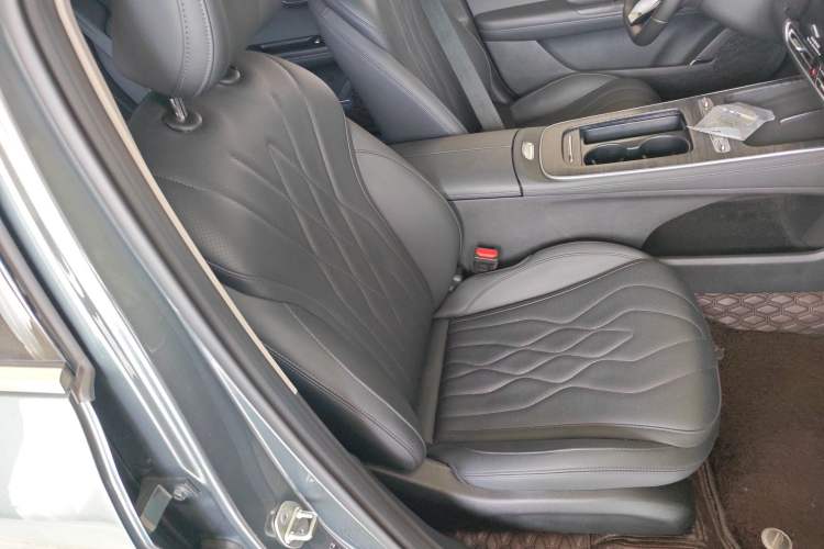 Used Chery Fengyun A8L 2025 1.5 TGDI 145 km Luxury Version Right Front Seat