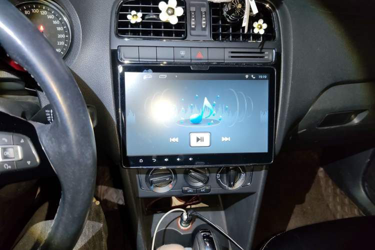 Used Volkswagen Polo 2016 1.6L Automatic Comfort Model
