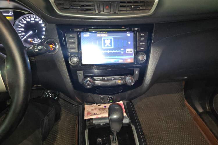 Used Nissan X-Trail 2014 2.5L CVT Leading Edition 4WD Audio And AC Panel