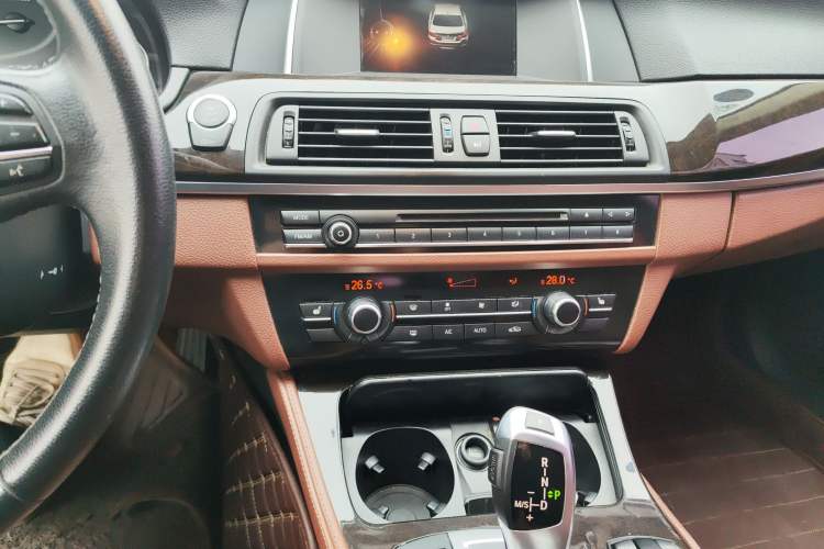 Used BMW 5 Series 2014 525Li Leading Model
