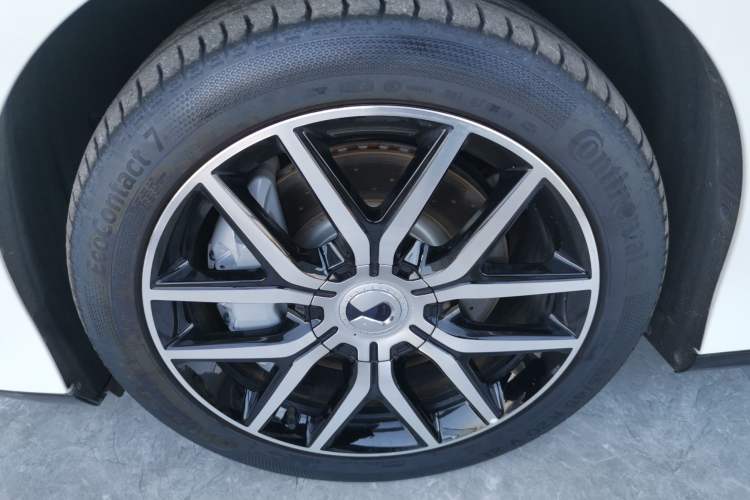 Used Denza Z9 2024 1100 km Four-Wheel Drive Max Version
