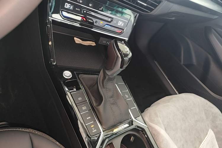 Used Volkswagen Passat New Energy 2025 430 PHEV Hybrid Business Edition Gear Lever