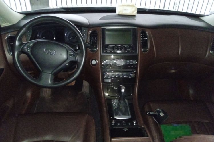 Used Infiniti QX50 2013 2.5L Two-Wheel-Drive Elegant Edition Center Console