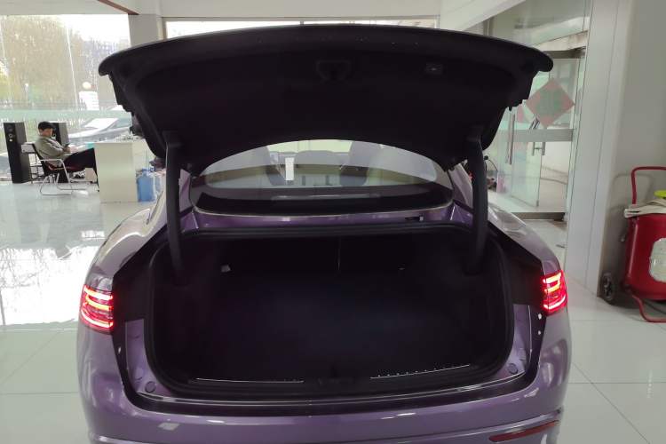 Used Hima Luxeed S7 2025 705 km Max Trunk