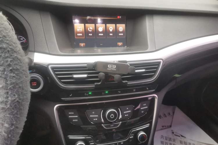 Used Geely Auto Emgrand GT 2015 1.8T Flagship Model Audio And AC Panel