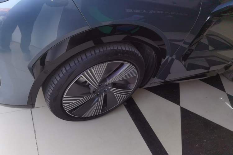 Used Lynk & Co 08 EM-P 2025 220 km All-Wheel-Drive Performance Halo
