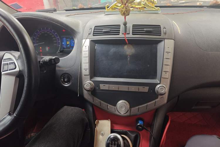 Used BYD S6 2014 2.0L Manual Luxury 5-Seater Audio And AC Panel