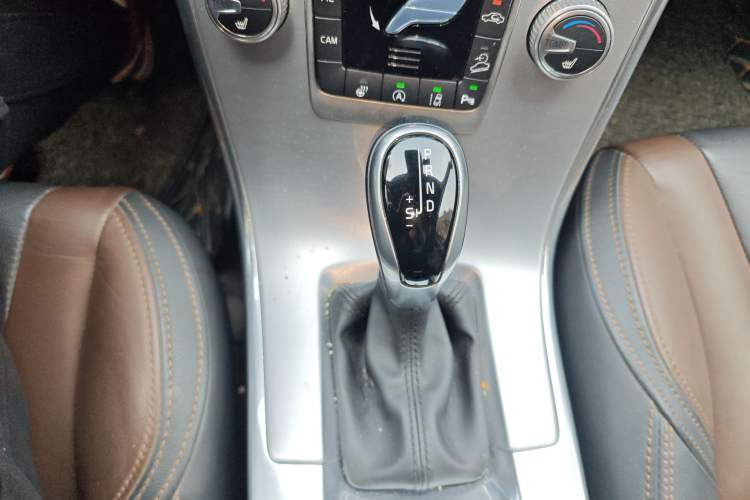 Used Volvo XC60 2017 T5 AWD Smart Upgrade Edition
