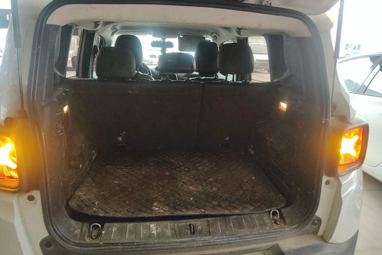 Used Jeep Renegade 2018 Connected Large Screen Version 180T Automatic Kinetic Edition+ Trunk