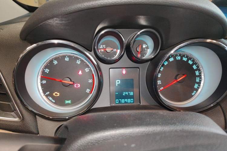 Used Buick Encore 2013 1.4T Automatic Two-Wheel Drive Leading Model Instrument Cluster