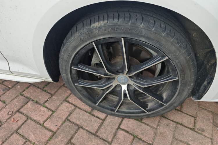 Used Audi A4L 2017 40 TFSI Fashion Model Right Front Wheel Hub