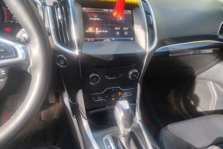 Used Ford Edge 2015 2.0T GTDi Two-Wheel-Drive High-Line Version
