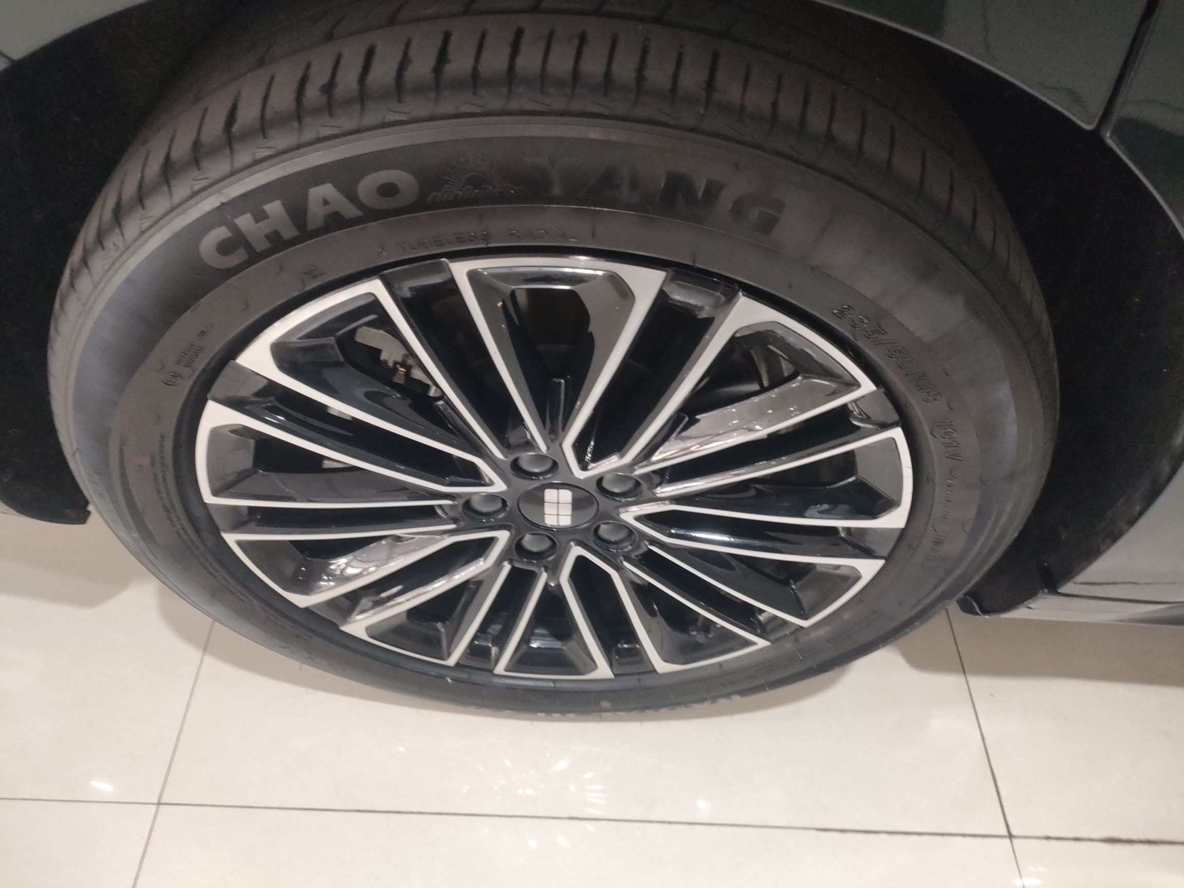 Geely Galaxy 8 2025 130km EM-i Deluxe Edition — снимка 11