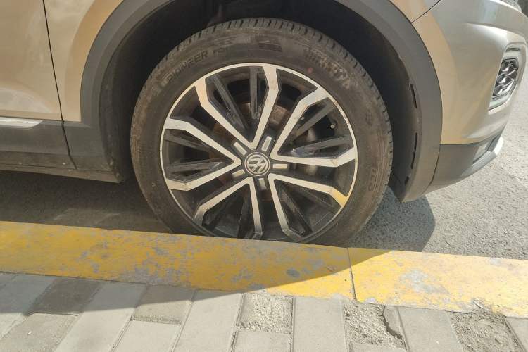 Used Volkswagen T-ROC 2020 280TSI DSG Two-Wheel Drive Comfort Version Right Front Wheel Hub