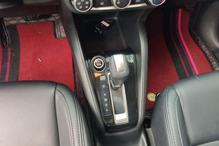 Used Nissan Kicks 2017 1.5L CVT Smart Drive Edition Gear Lever