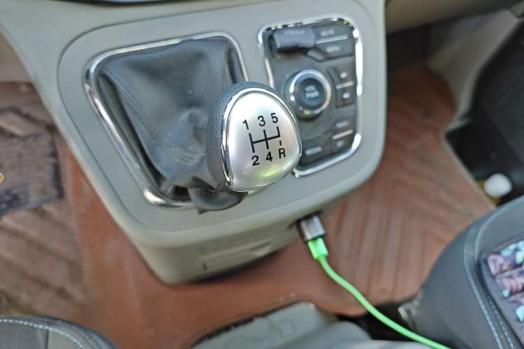 Used JAC Refine M3 2019 IKEA Edition 1.6L Luxury Smart Model Gear Lever