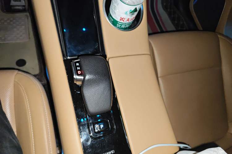 Used Hima AITO M5 2022 Extended-Range Four-Wheel Drive Ultimate Edition Gear Lever