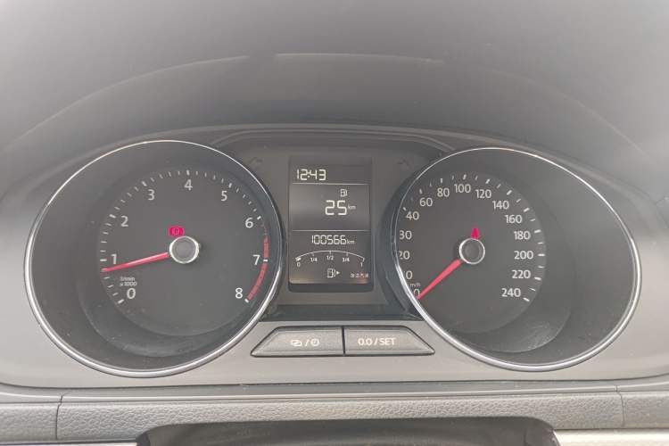 Used Volkswagen Gran Lavida 2015 1.6L Manual Comfort Edition
