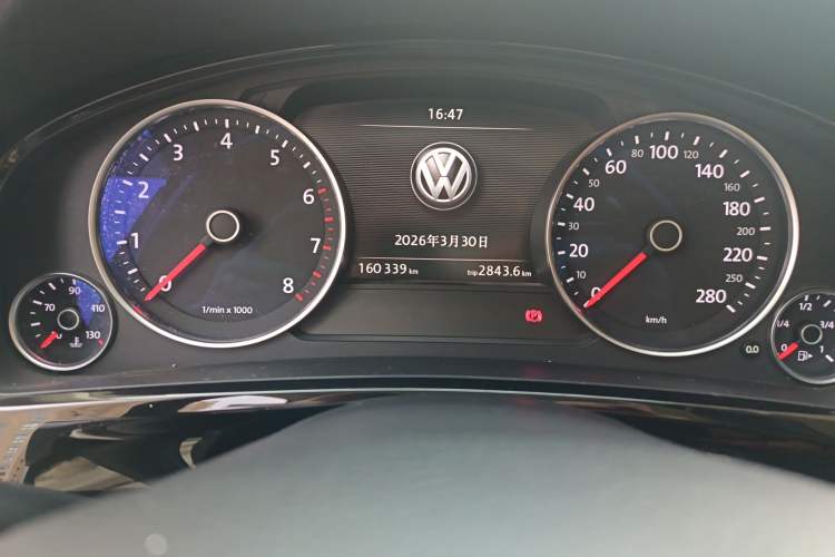 Used Volkswagen Touareg 2016 3.0 TSI Standard Version Odometer Close Up