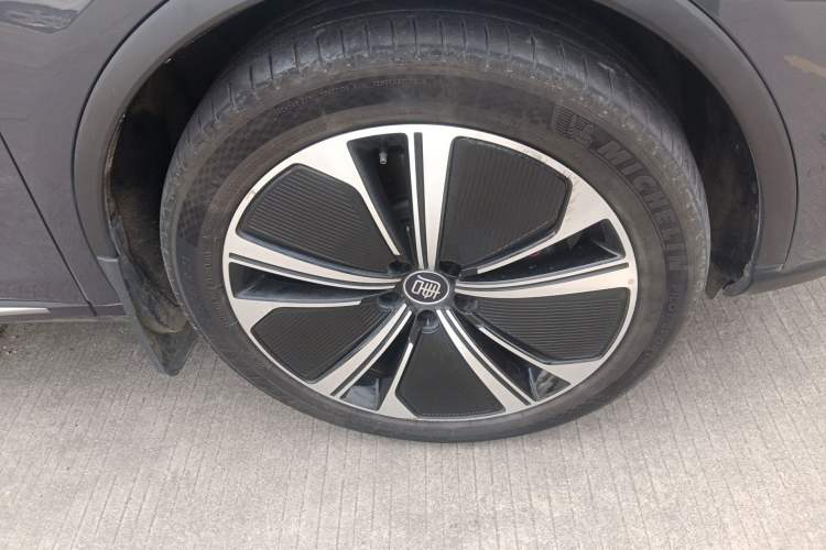 Used BYD Tang New Energy 2022 EV 635 km All-Wheel-Drive Flagship Model Right Front Wheel Hub