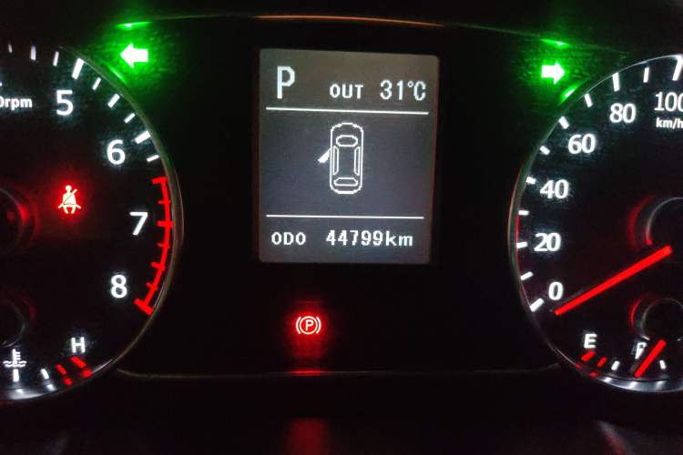 Used Land X7 2015 2.0T Panoramic Prestige Edition Odometer Close Up