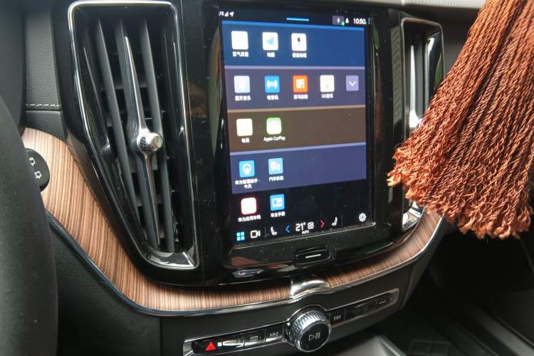 Used Volvo XC60 New Energy 2024 T8 Plug-in Hybrid Long-Range All-Wheel Drive Smart Luxury Edition Audio And AC Panel