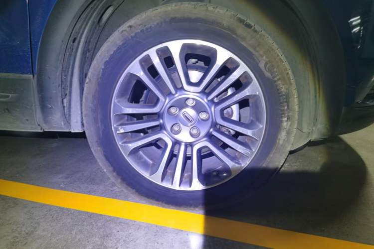 Used Qoros 5 2017 1.6T Automatic Prestige Model Right Front Wheel Hub