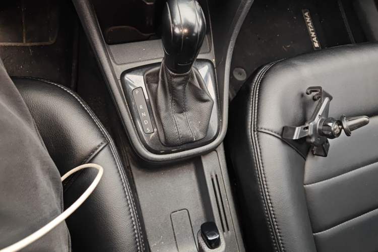 Used Volkswagen Santana 2015 1.6L Automatic Fashion Edition Gear Lever