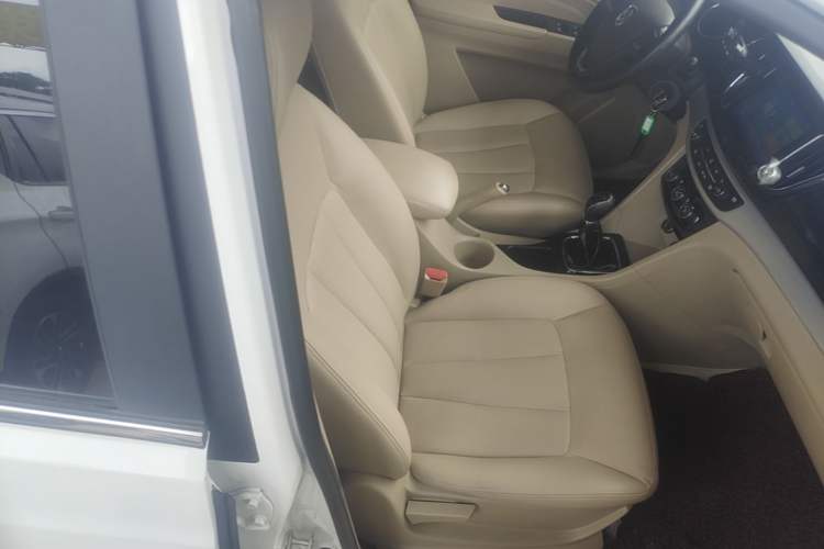 Used Baojun 730 2016 1.5L Manual Comfort Version 7 Seats China V Emission Standard

