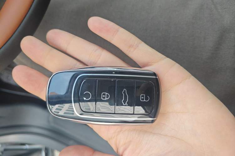 Used Chery Tiggo 8 2026 Model, 5th Generation Tiger Model, Kunpeng 1.6T Automatic Prestige Version Vehicle Key